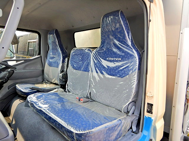 三菱ふそうキャンターアルミウイング小型（2t・3t）[写真24]