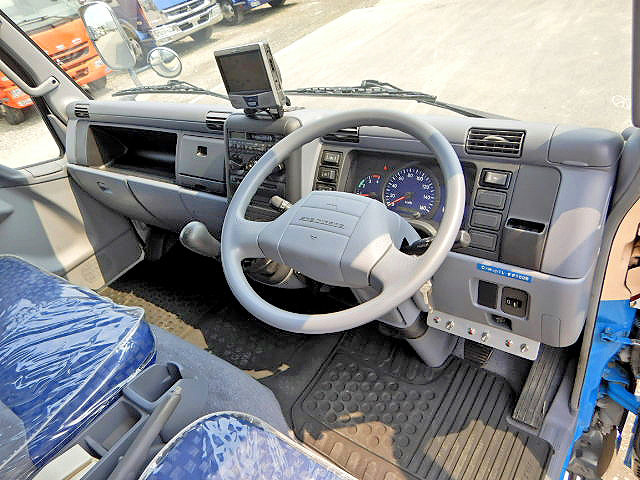 三菱ふそうキャンターアルミウイング小型（2t・3t）[写真30]