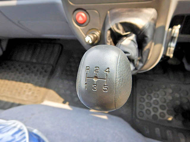 三菱ふそうキャンターアルミウイング小型（2t・3t）[写真32]