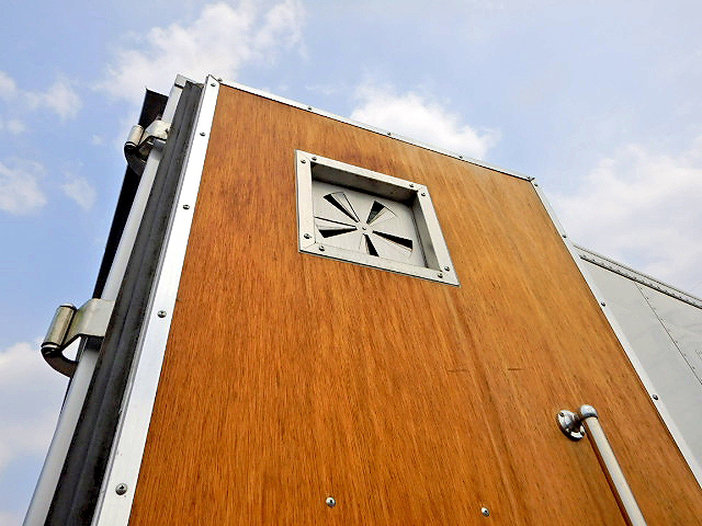 三菱ふそうキャンターアルミウイング小型（2t・3t）[写真05]