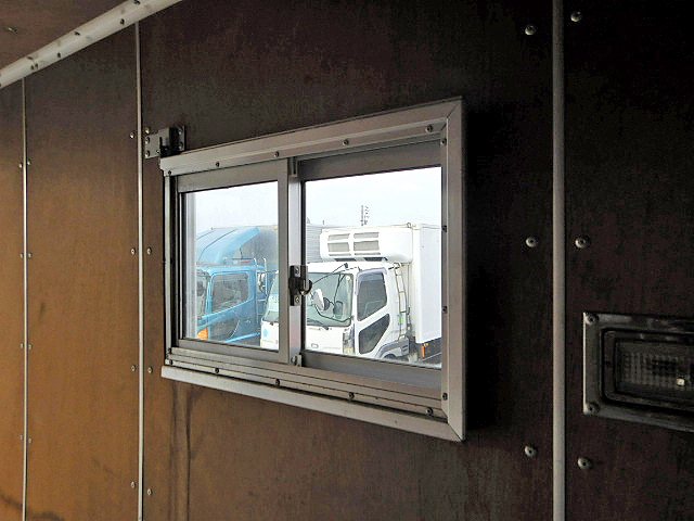 三菱ふそうキャンターアルミウイング小型（2t・3t）[写真07]