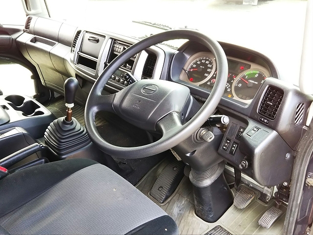 日野レンジャーアルミバン中型（4t）[写真32]