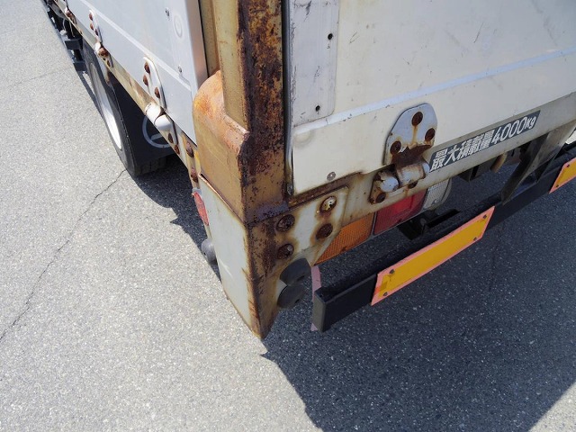 三菱ふそうキャンターアルミブロック小型（2t・3t）[写真11]