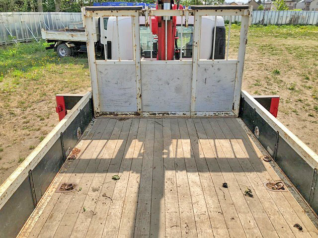 いすゞフォワードユニック4段中型（4t）[写真10]