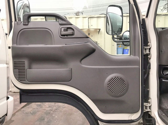 いすゞエルフアルミバン小型（2t・3t）[写真26]