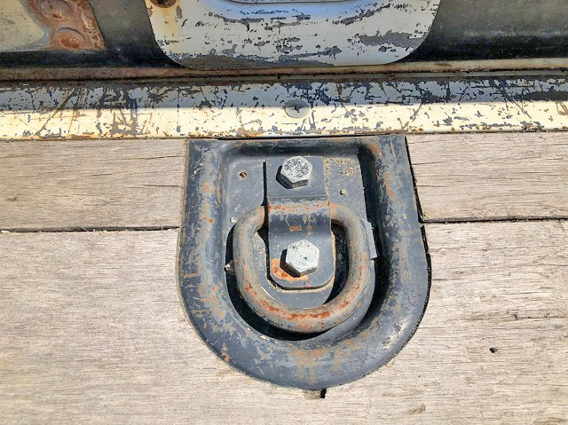 いすゞフォワードユニック4段中型（4t）[写真10]