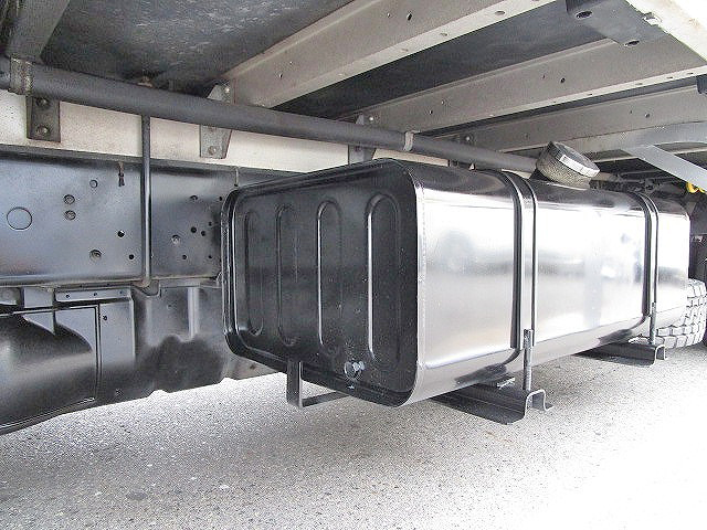 いすゞフォワードアルミウイング中型（4t）[写真24]