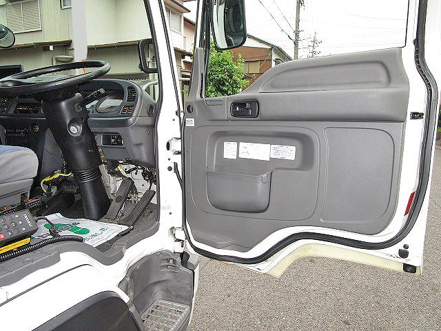 いすゞフォワードアルミウイング中型（4t）[写真32]