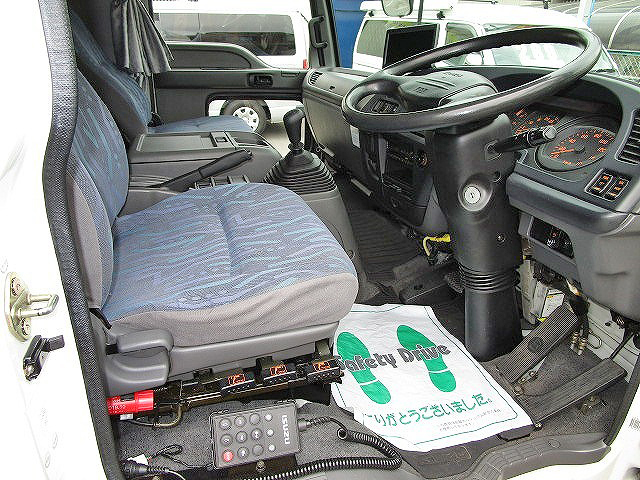 いすゞフォワードアルミウイング中型（4t）[写真33]