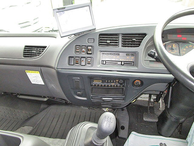 いすゞフォワードアルミウイング中型（4t）[写真37]