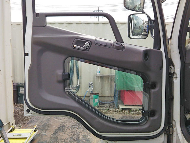 三菱ふそうファイターアルミブロック中型（4t）[写真25]