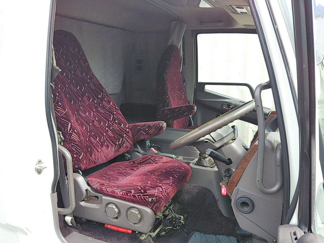 三菱ふそうファイターアルミブロック中型（4t）[写真28]