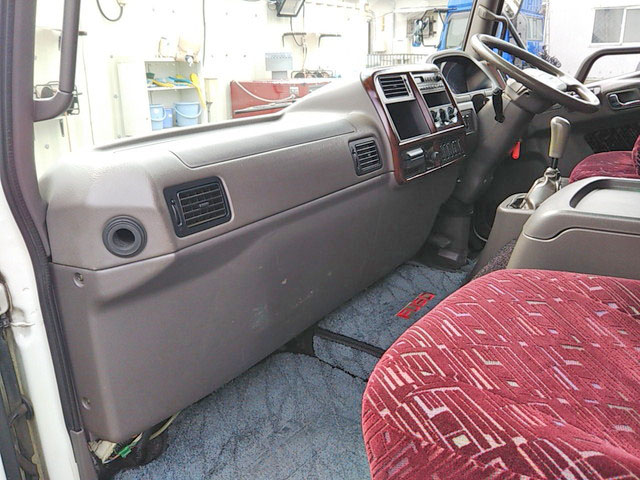 三菱ふそうファイターアルミブロック中型（4t）[写真31]