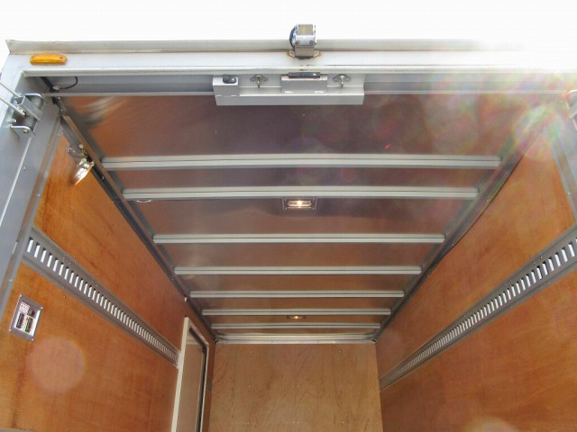 トヨタトヨエースパネルバン小型（2t・3t）[写真10]