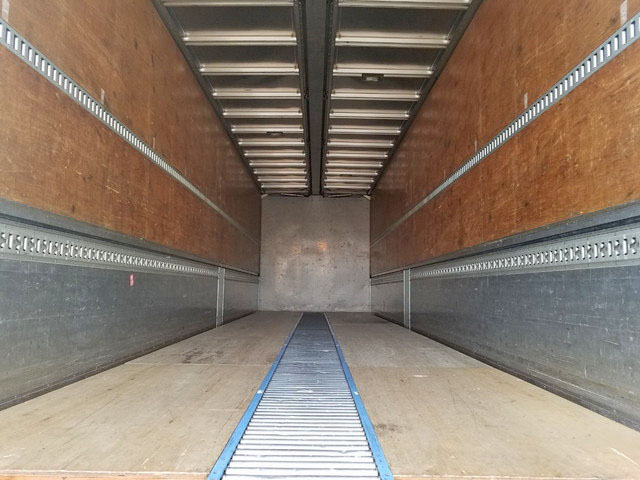 いすゞギガアルミウイング大型（10t）[写真10]