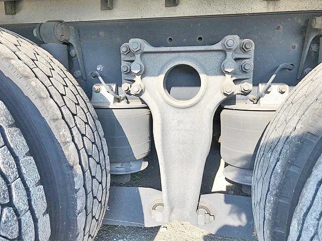 いすゞギガアルミウイング大型（10t）[写真14]