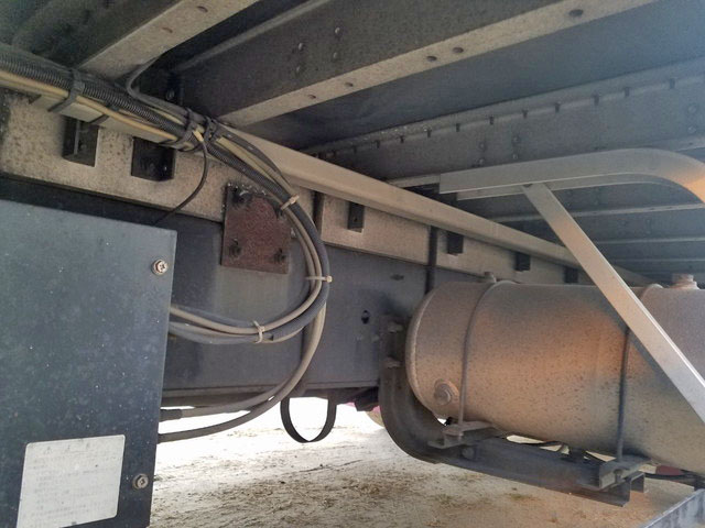 いすゞギガアルミウイング大型（10t）[写真16]