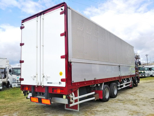 いすゞギガアルミウイング大型（10t）[写真02]