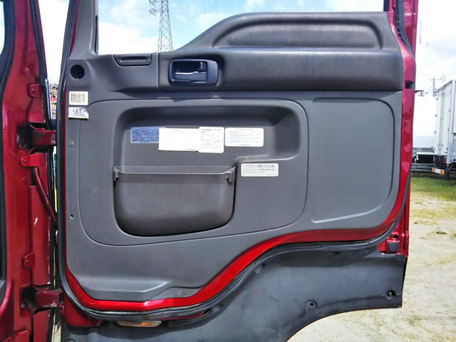 いすゞギガアルミウイング大型（10t）[写真26]