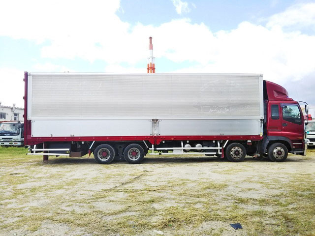 いすゞギガアルミウイング大型（10t）[写真06]