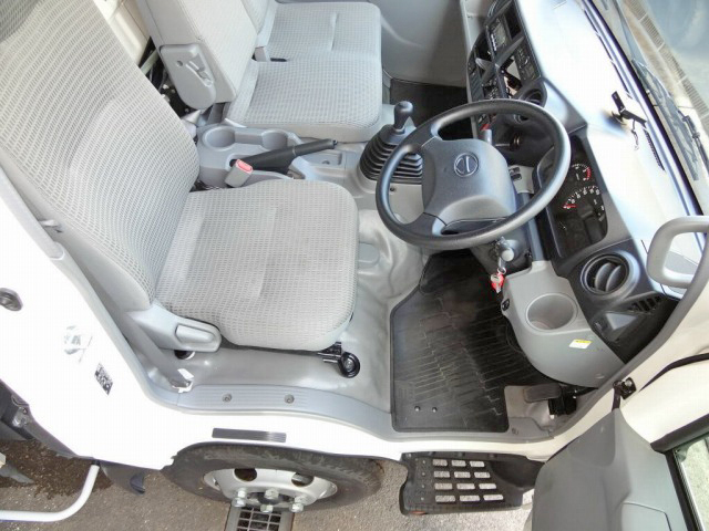 日野デュトロ冷凍車（冷蔵車）小型（2t・3t）[写真36]