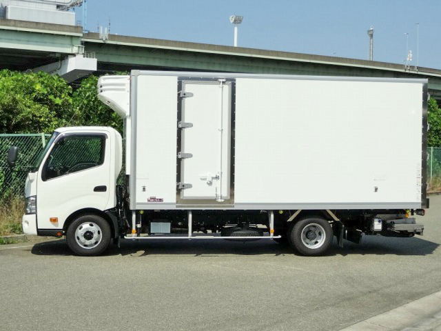 日野デュトロ冷凍車（冷蔵車）小型（2t・3t）[写真05]