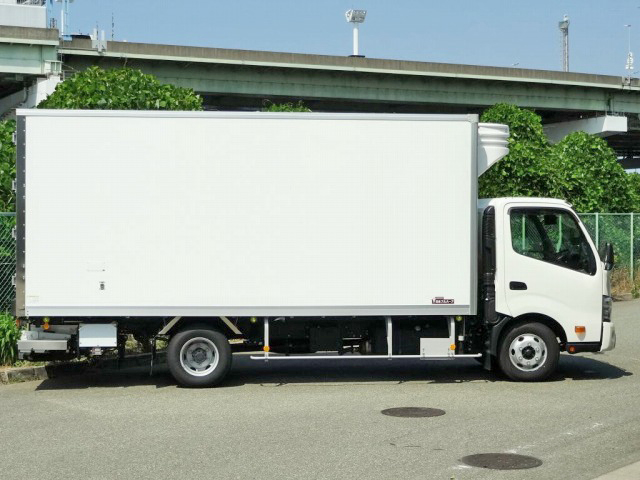 日野デュトロ冷凍車（冷蔵車）小型（2t・3t）[写真06]