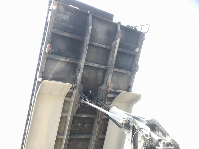 三菱ふそうスーパーグレートダンプ大型（10t）[写真13]