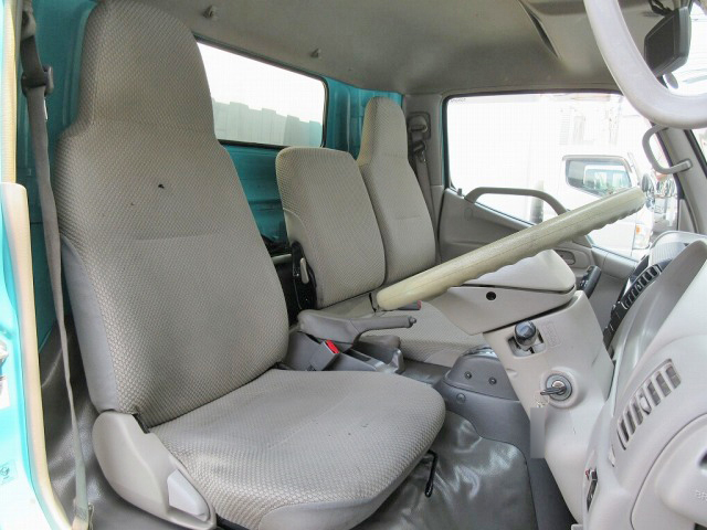 トヨタトヨエース幌ウイング小型（2t・3t）[写真29]