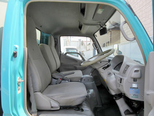 トヨタトヨエース幌ウイング小型（2t・3t）[写真30]