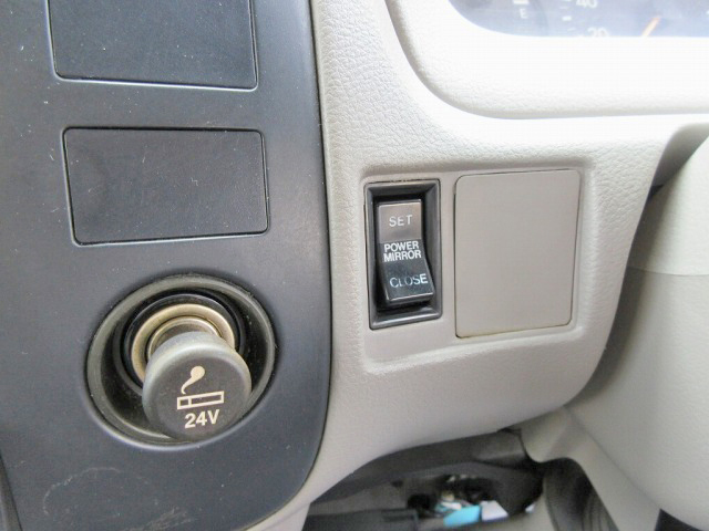 トヨタトヨエース幌ウイング小型（2t・3t）[写真36]