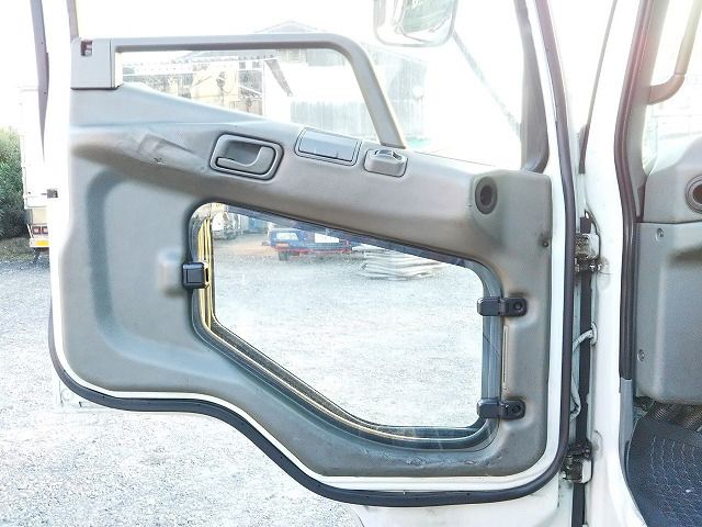 三菱ふそうファイターアルミウイング中型（4t）[写真28]