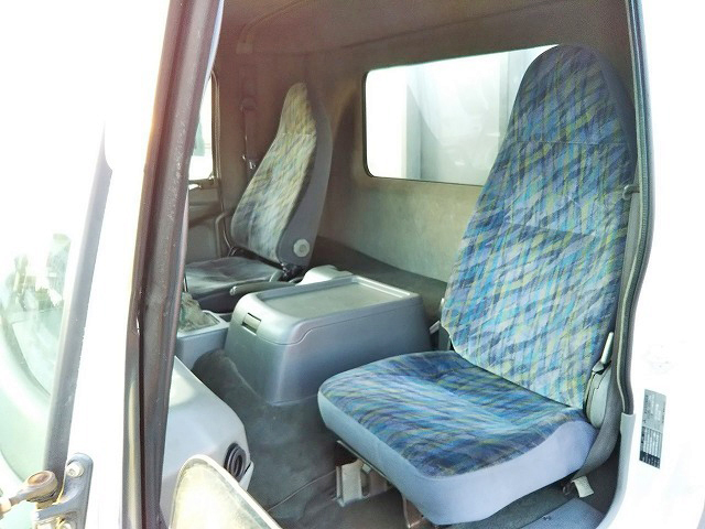 三菱ふそうファイターアルミウイング中型（4t）[写真32]