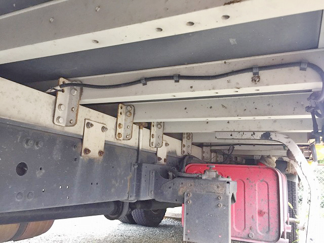 三菱ふそうファイターアルミウイング中型（4t）[写真13]