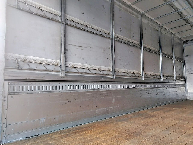 三菱ふそうファイター幌ウイング中型（4t）[写真12]