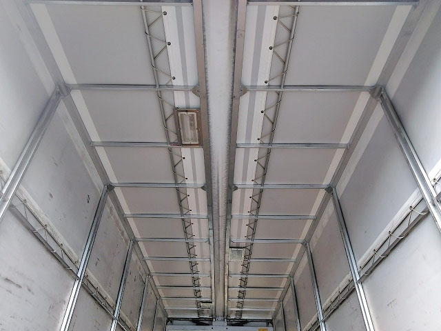 三菱ふそうファイター幌ウイング中型（4t）[写真14]