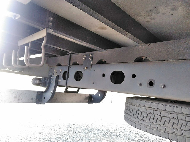 三菱ふそうファイター幌ウイング中型（4t）[写真16]