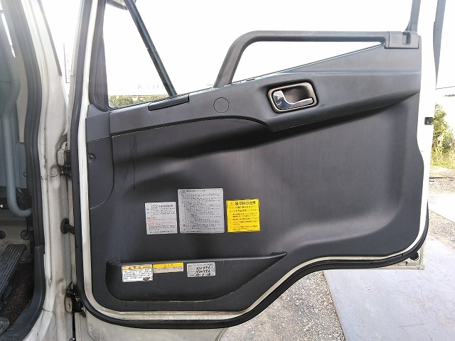 三菱ふそうファイター幌ウイング中型（4t）[写真27]