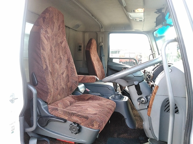 三菱ふそうファイター幌ウイング中型（4t）[写真29]