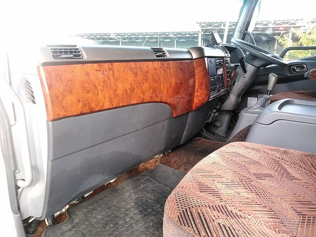 三菱ふそうファイター幌ウイング中型（4t）[写真32]