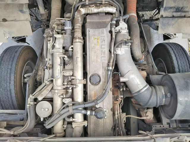 いすゞギガトレーラーヘッド（トラクターヘッド）大型（10t）[写真18]
