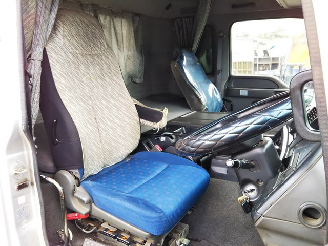 いすゞギガトレーラーヘッド（トラクターヘッド）大型（10t）[写真25]