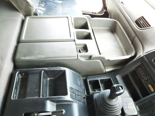 いすゞギガトレーラーヘッド（トラクターヘッド）大型（10t）[写真32]