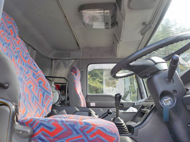 いすゞギガタンク車（タンクローリー）大型（10t）[写真07]