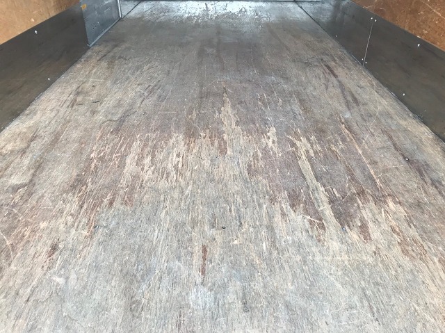 三菱ふそうキャンターアルミバン小型（2t・3t）[写真19]