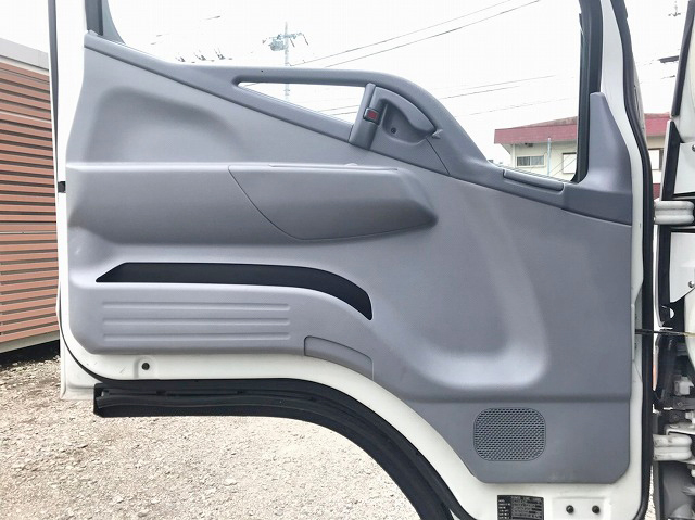 三菱ふそうキャンターアルミバン小型（2t・3t）[写真28]