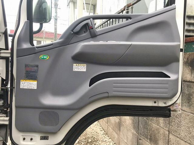三菱ふそうキャンターアルミバン小型（2t・3t）[写真29]