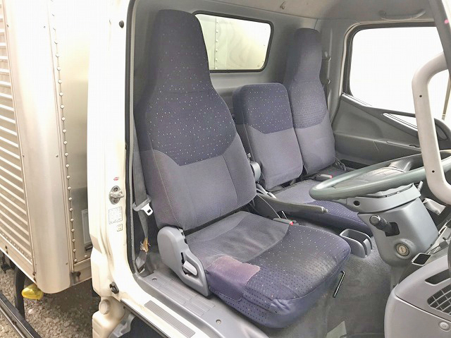 三菱ふそうキャンターアルミバン小型（2t・3t）[写真30]