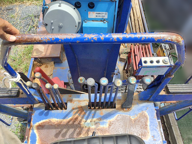 いすゞフォワード穴掘建柱車中型（4t）[写真05]