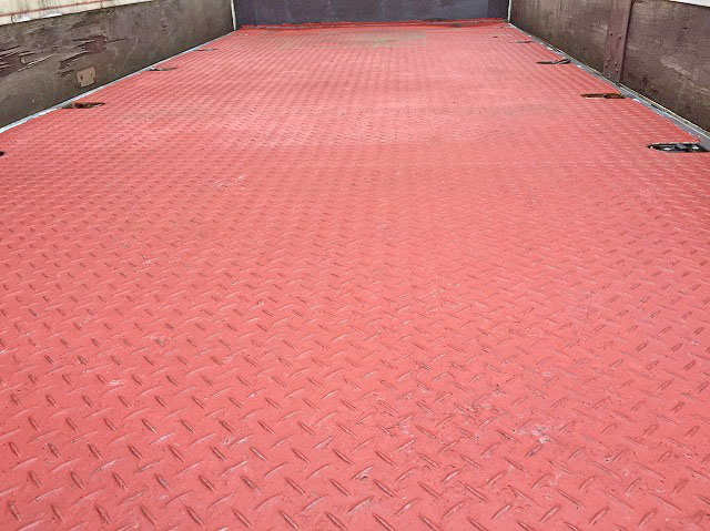 UDトラックスコンドル平ボディ中型（4t）[写真10]